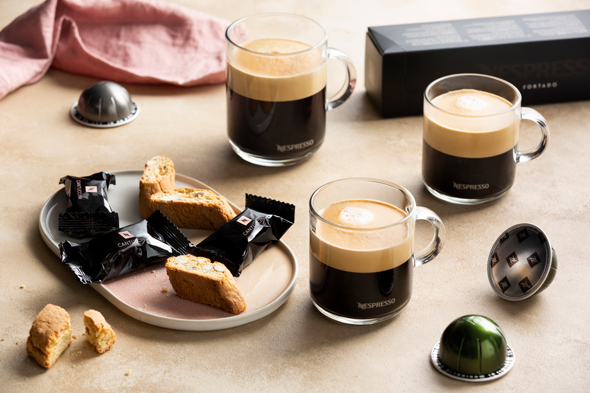 Met Nespresso Vertuo zet je koffie voor meerdere personen met een druk op de knop.