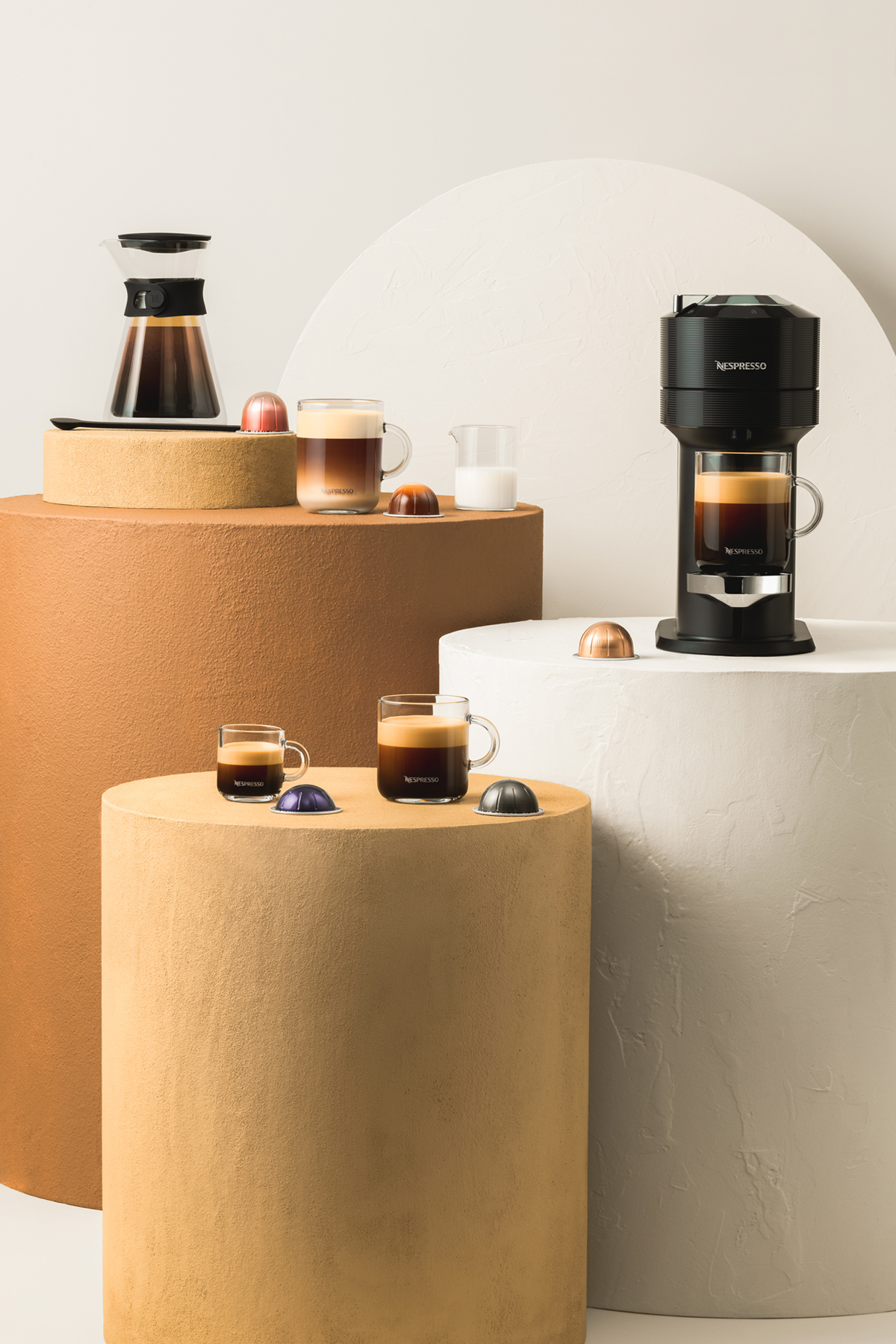 Zet met een druk op de knop je favoriete koffie met de nieuwste koffiemachine van Nespresso.