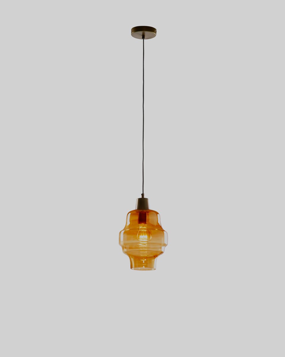 Stijlvolle plafondlamp met lampenkap in geglazuurd amberglas. Met dit ontwerp kun je je eigen look creëren met de gloeilamp van je keuze.