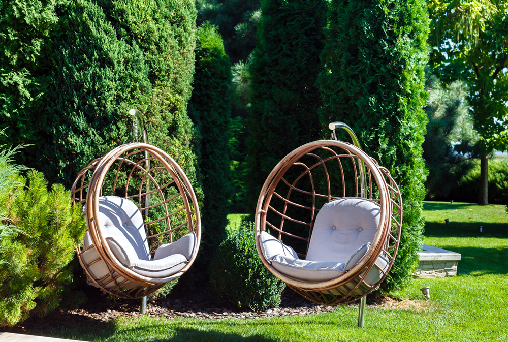 Vergeet niet de tuin gezellig aan te kleden. Dit geeft de potentiële koper een goede indruk van de tuin. 