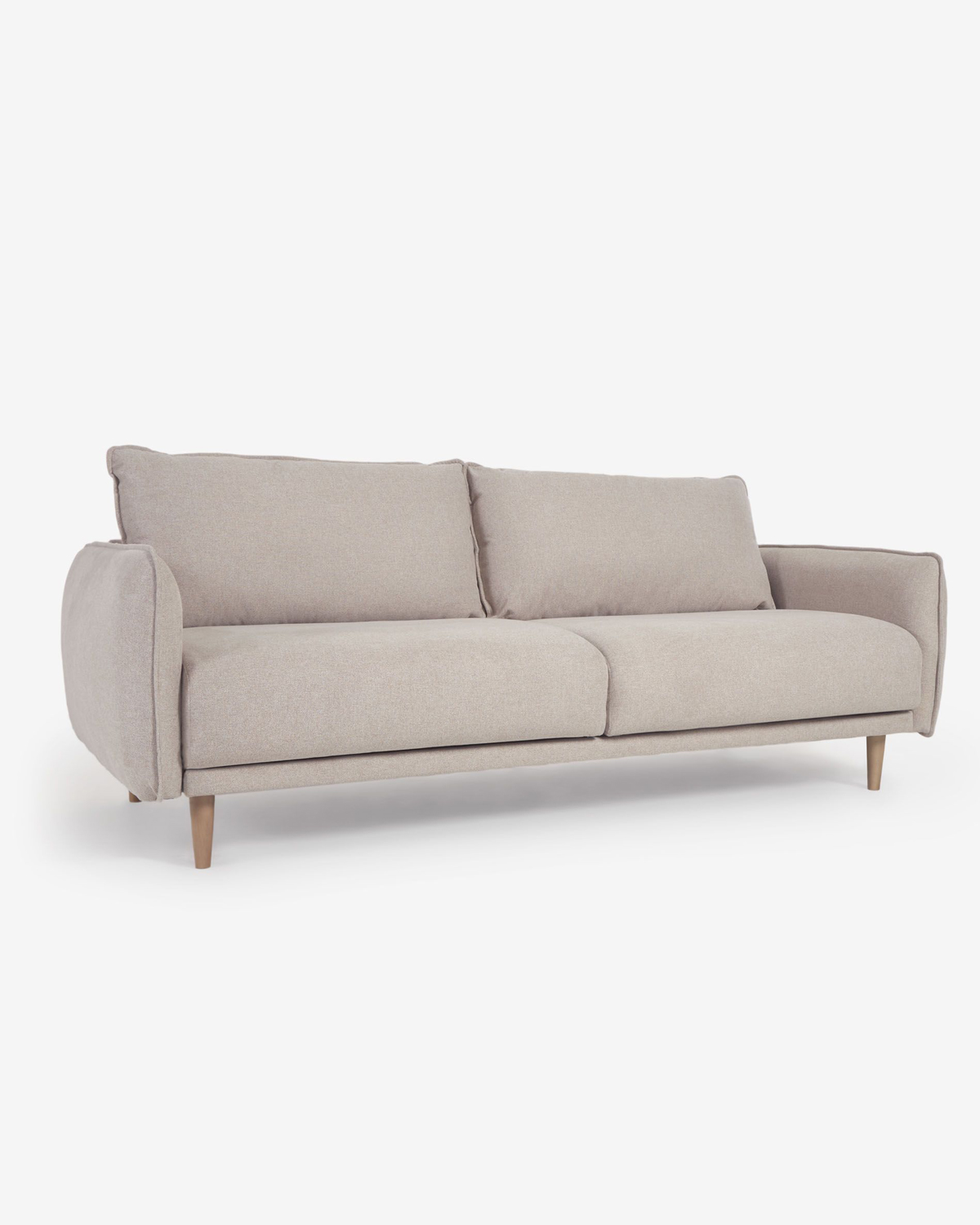 Een van de goedkope design meubels waar je elke dag van geniet, is deze goede driezitsbank met zachte kussens en rustige neutrale grijze kleur. 
