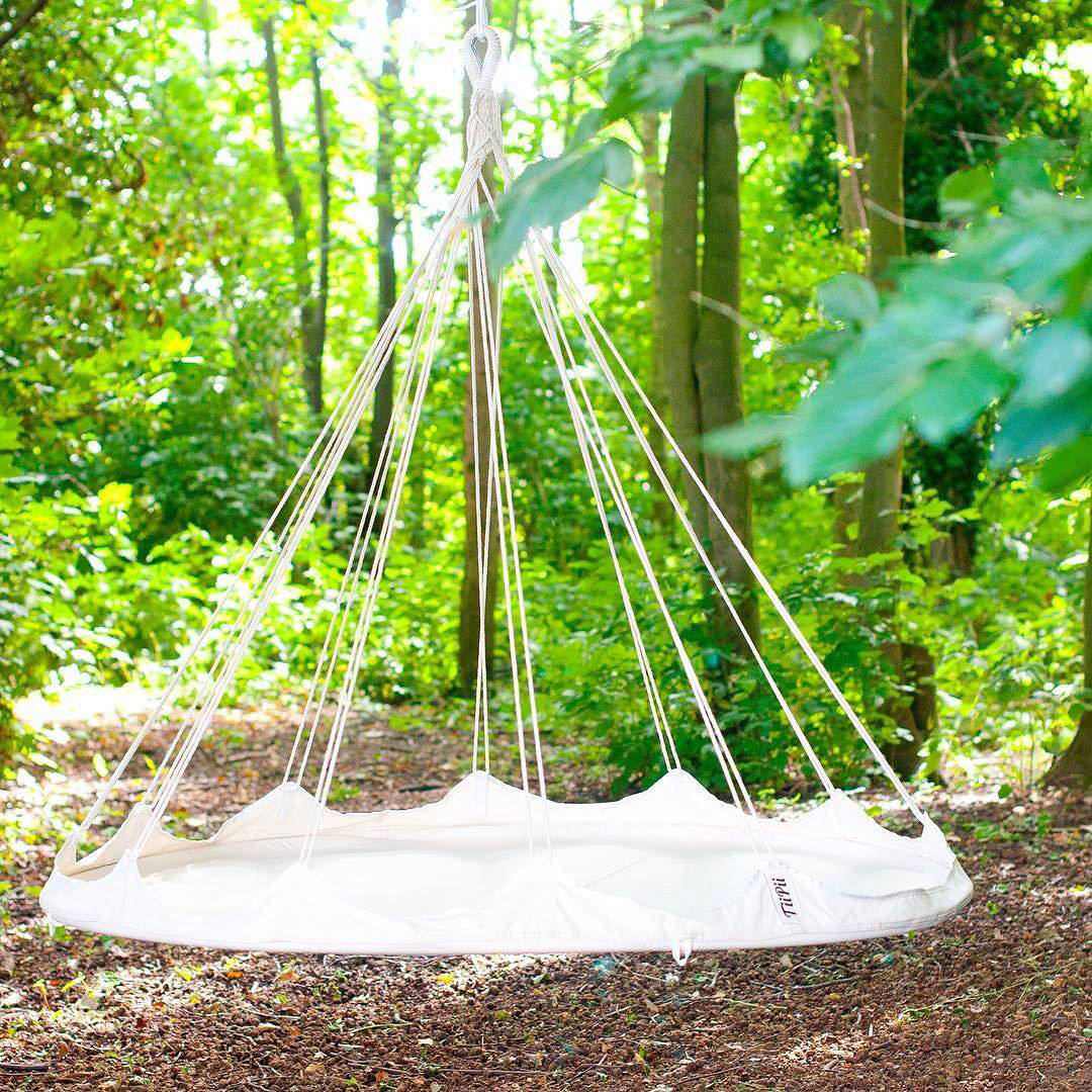 Zweef door de lucht in je eigen tuin in dit geweldige TiiPii bed. Met twee of drie vrienden, of claim het bed helemaal voor jou alleen. 