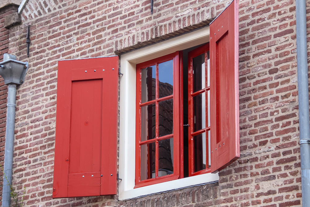 De kozijnen van de woning die je wilt kopen, kunnen achterstallig onderhoud hebben. 