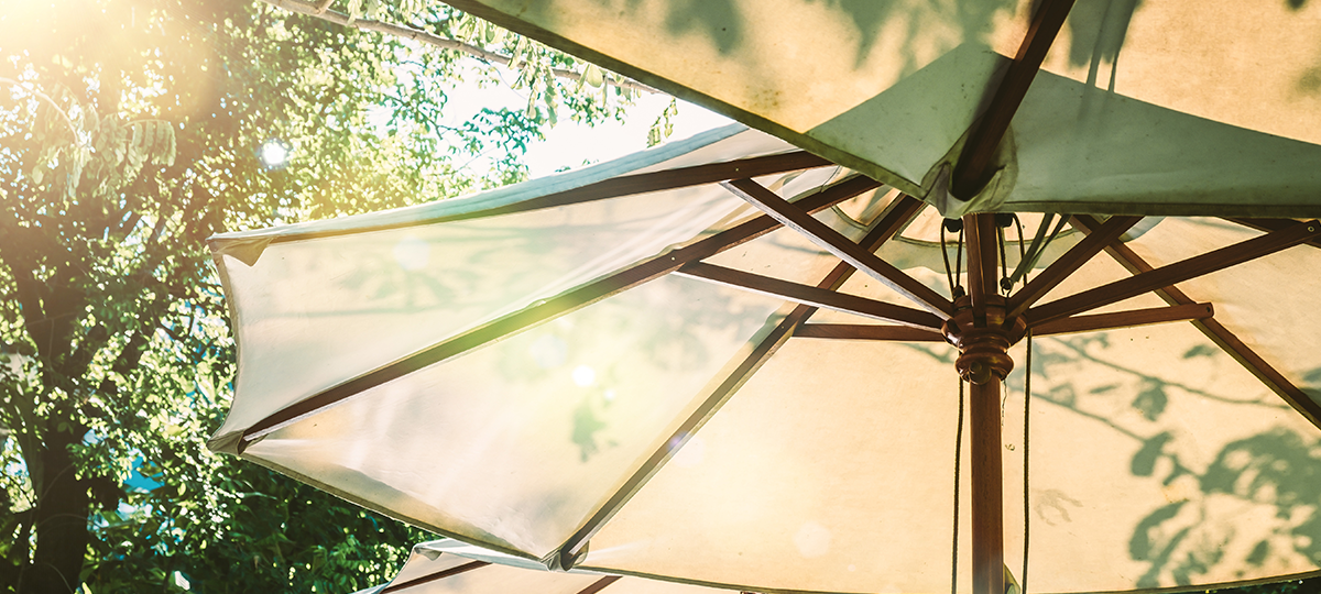 Parasol in tuin