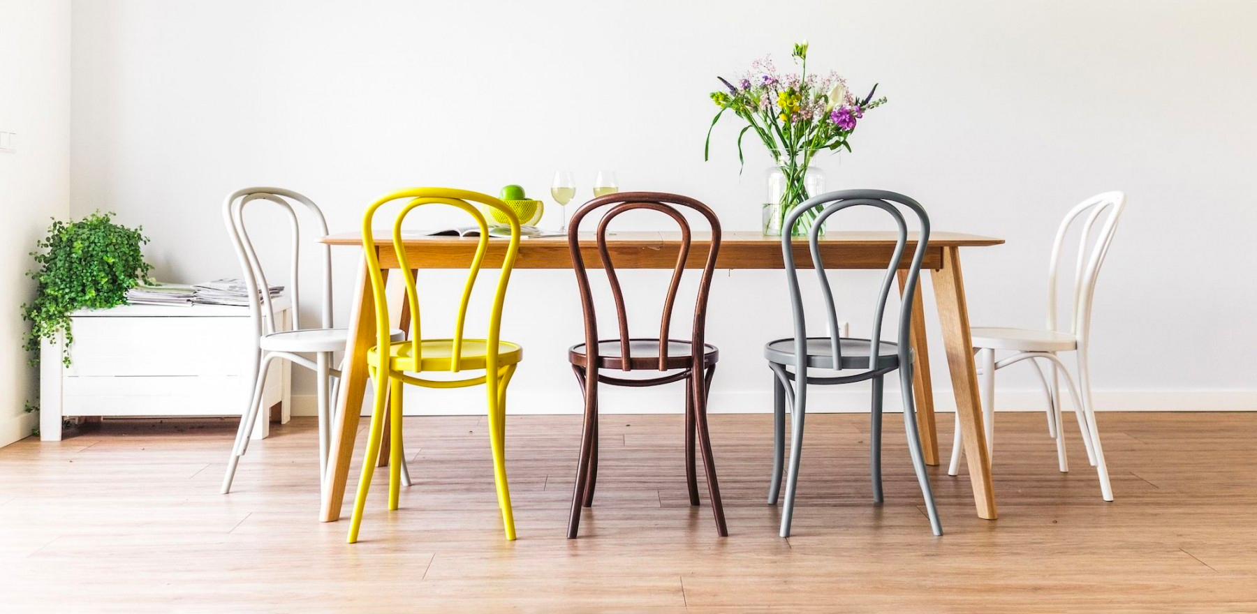 werknemer Schuldenaar Reizen Woonhome - Hoe pas je klassieke caféstoelen toe in jouw moderne interieur?