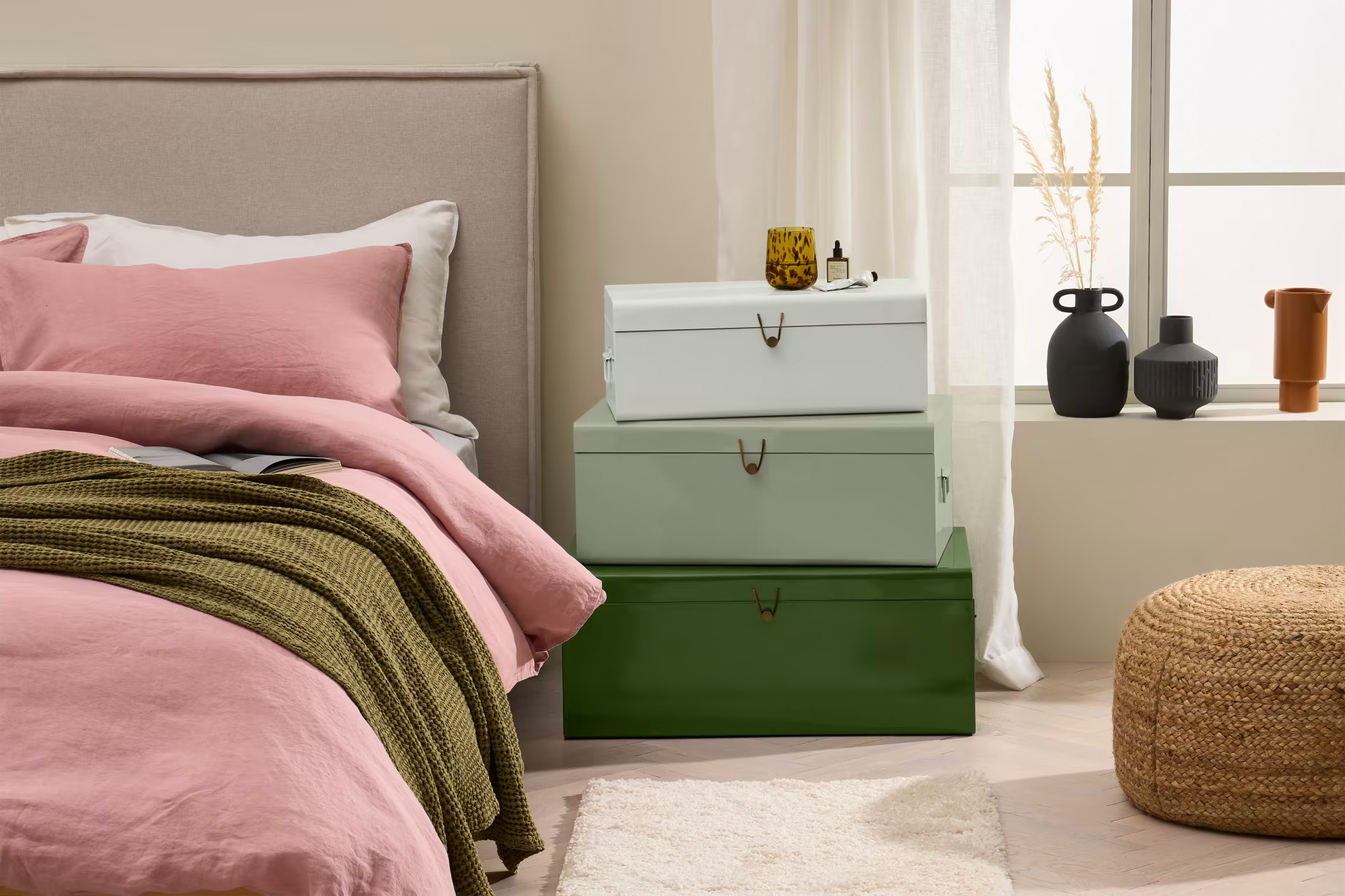50 tinten grijs? Kies een paar mooie tinten groen op je slaapkamer. Dat kan met deze trendy opbergkisten.