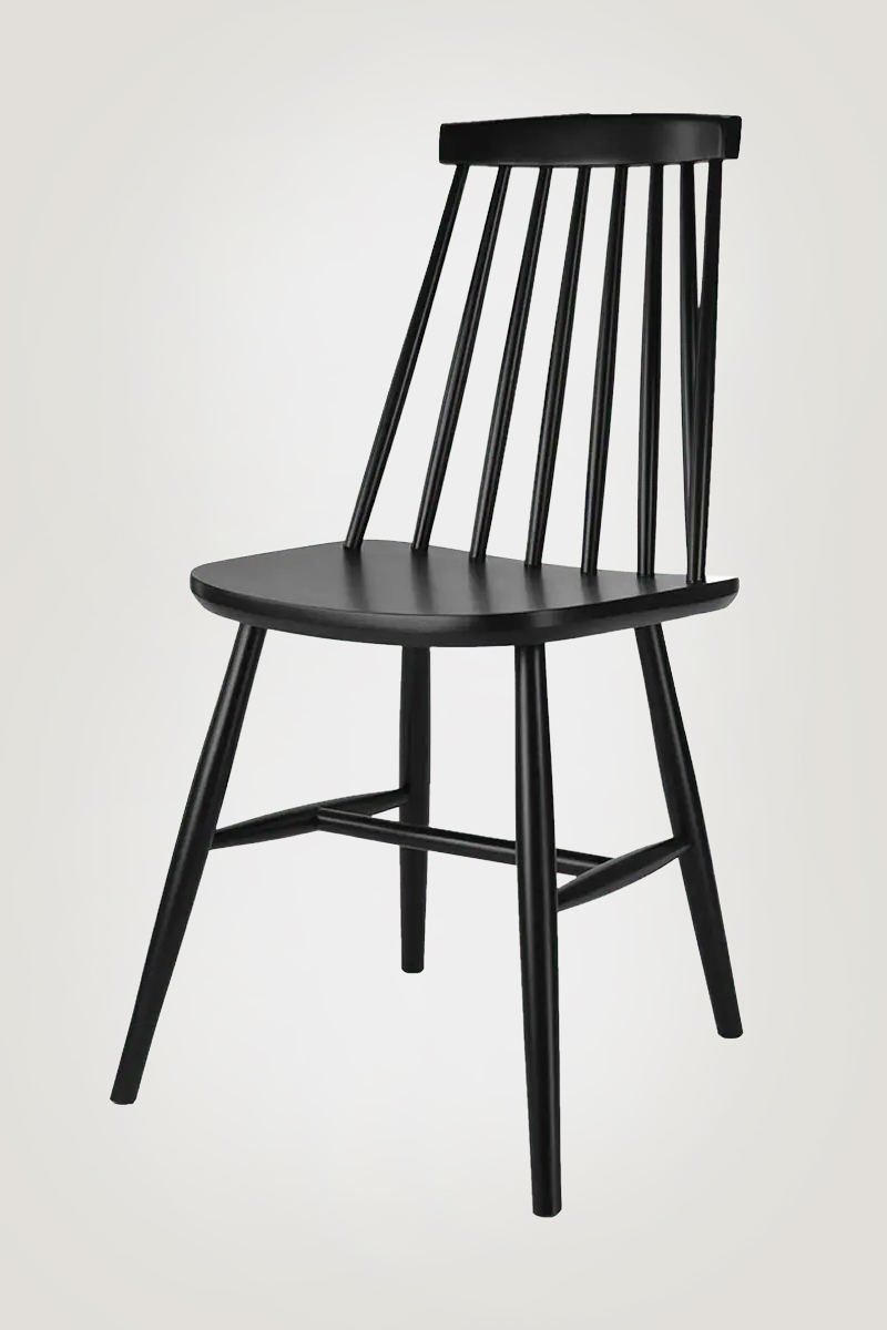 Houten caféstoel in een stijlvolle zwarte kleur. 