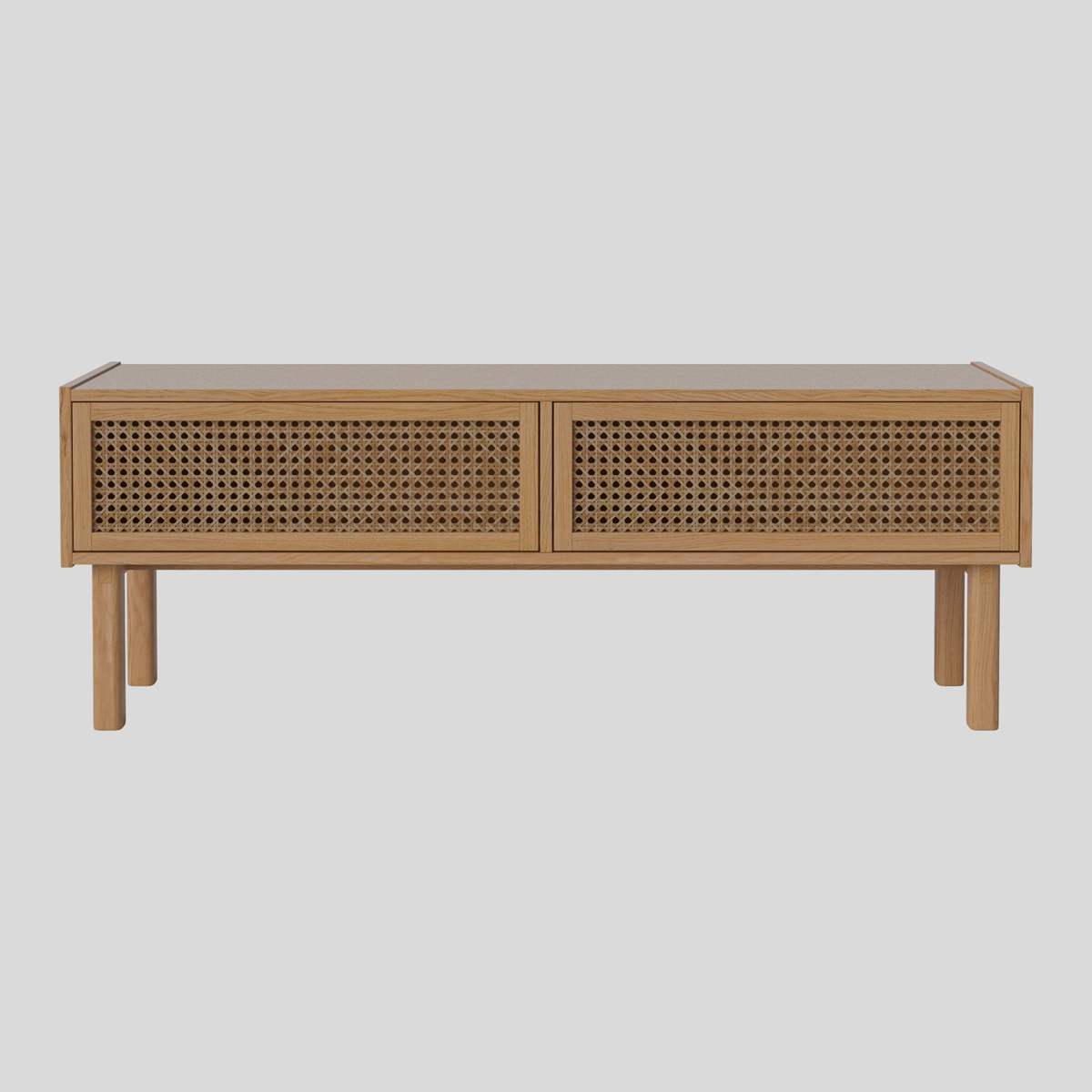 Een kast met rotan zoals de Bolia Cana tv-meubel past dankzij de licht houtkleur erg mooi in een Scandinavisch interieur.