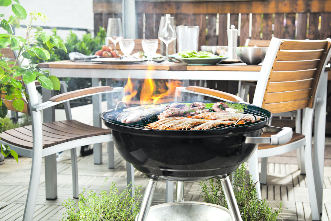 woonhome-barbecue-tuin-buiten-leven-inspiratie-tuinhaard-tuintafel-1