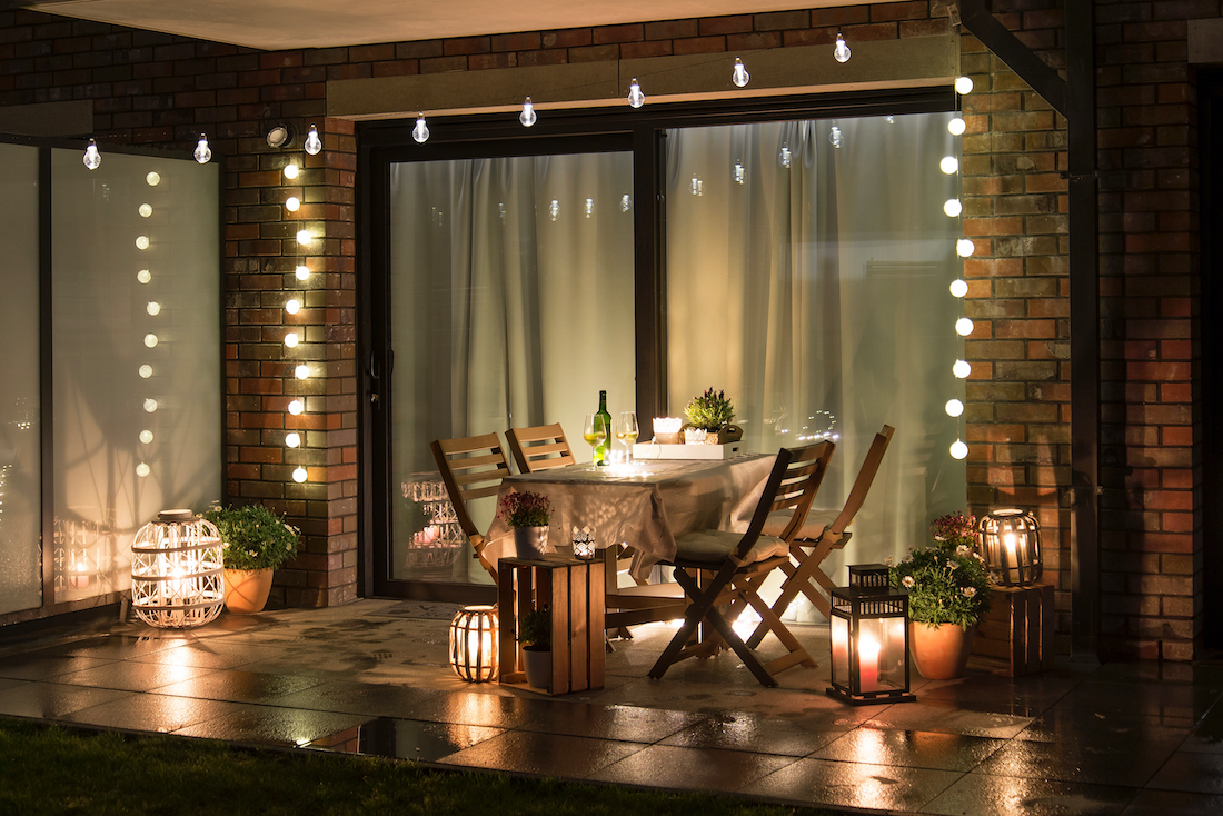 woonhome-tuin-verlichting-lichtslinger-kleine-buitenruimte-1