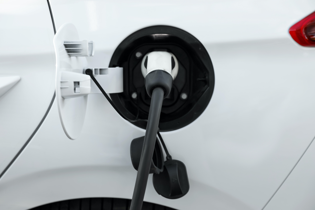 woonhome-elektrische-auto-thuis-opladen-met-batterij-zonnepanelen-1