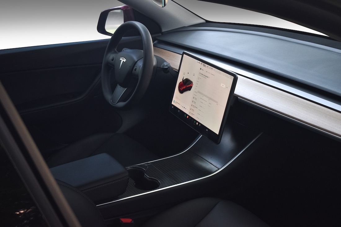 woonhome-tesla-interieur-boardcomputer-1