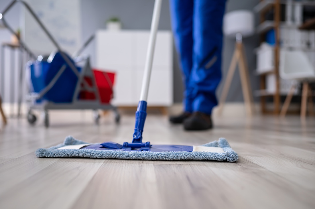 woonhome-vloer-schoonmaken-mop-dweilen-schone-vloer-1